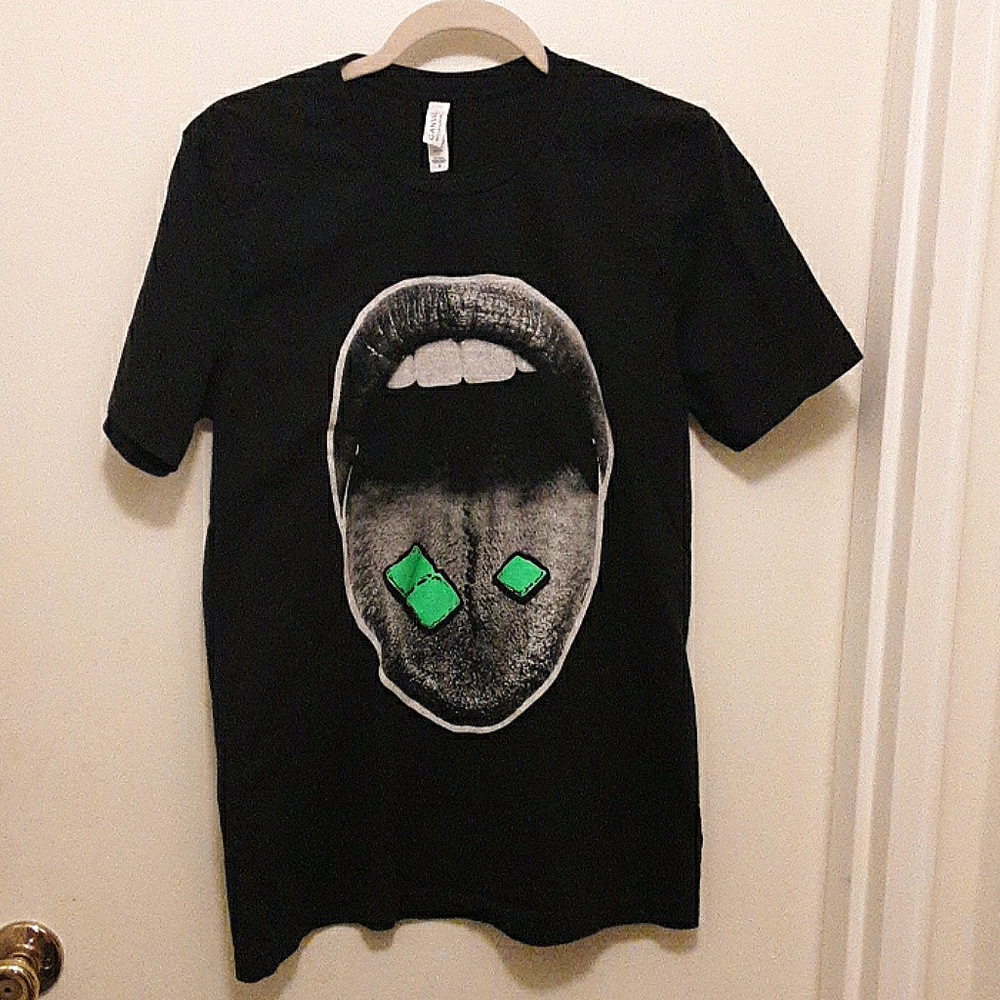 Trippy hippie tongue shirt